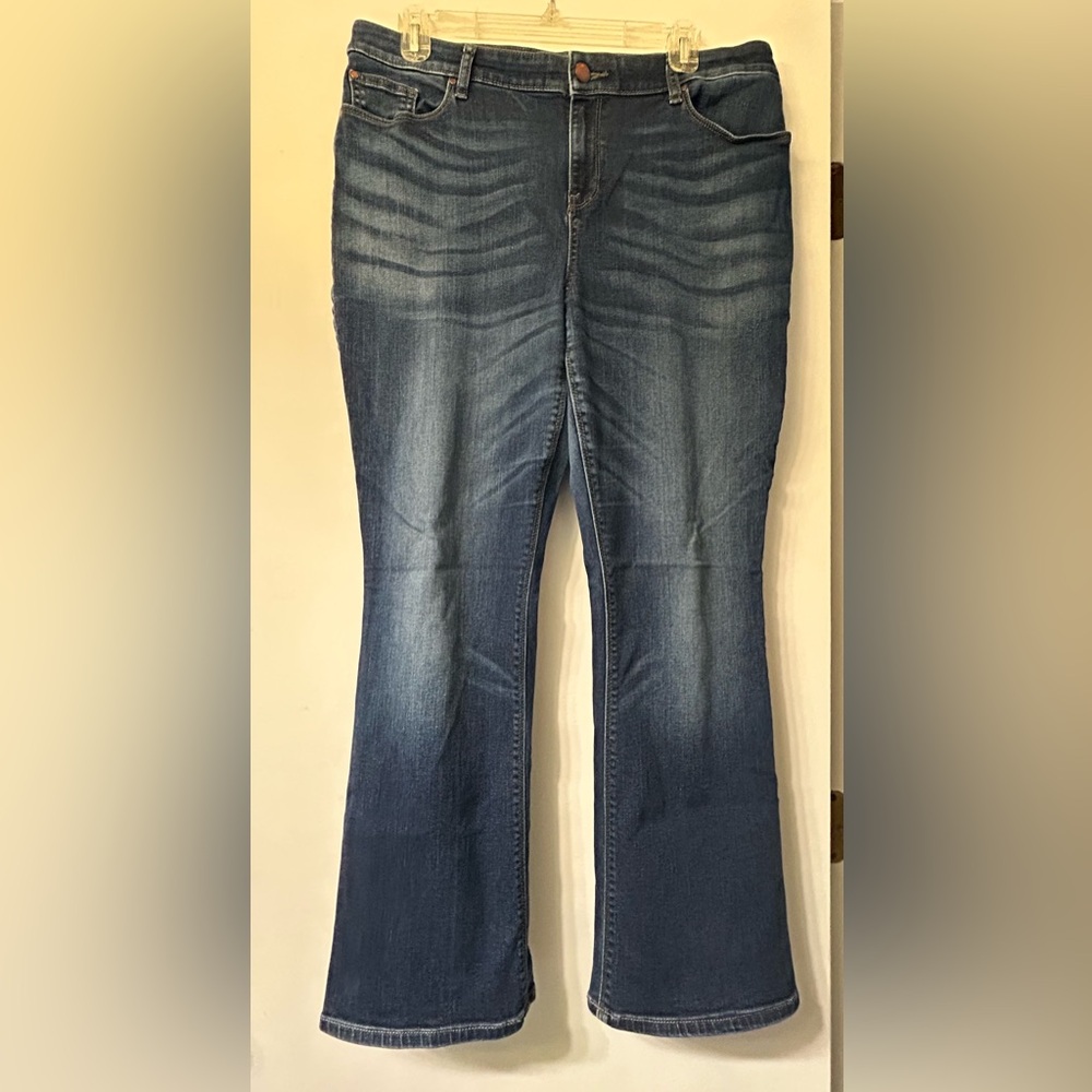 Chico’s Women’s The Platinum Barely Boot Denim Jeans 1.5 Short SZ 10